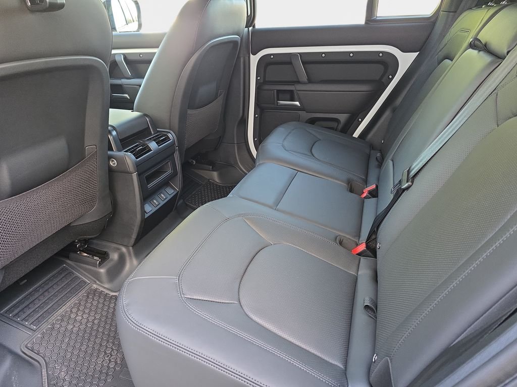 New 2026 Fuji White Land Rover X-Dynamic SE image 11