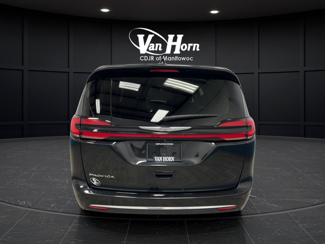 Used 2024 Brilliant Black Crystal Pearlcoat Chrysler Touring L image 6