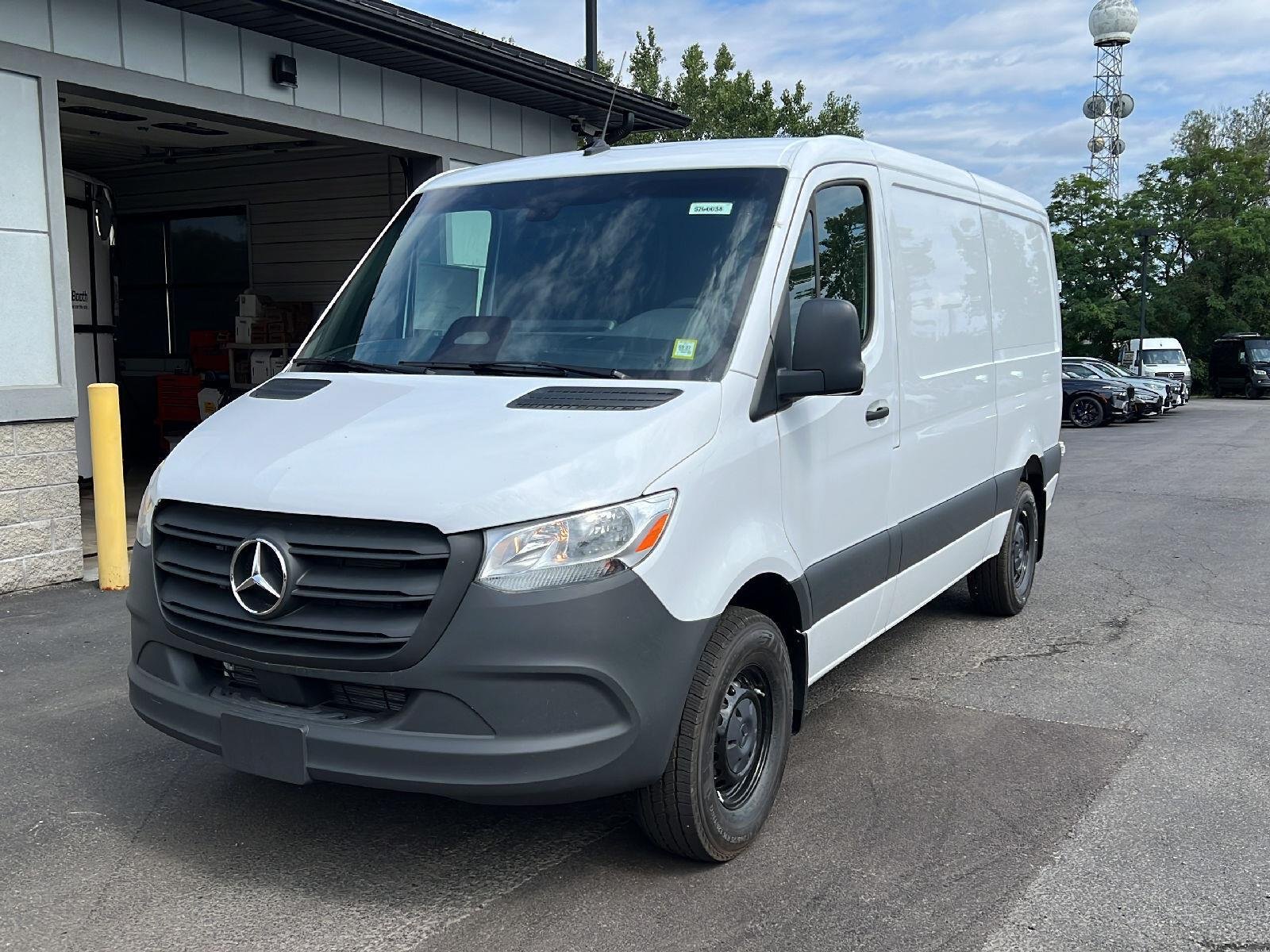 New 2026 Arctic+White Mercedes-Benz Cargo Van 144” Standard Roof 4cyl SO image 4