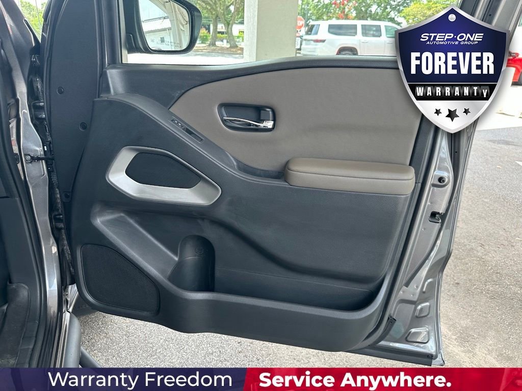 Used 2022 Gray Nissan SV image 35