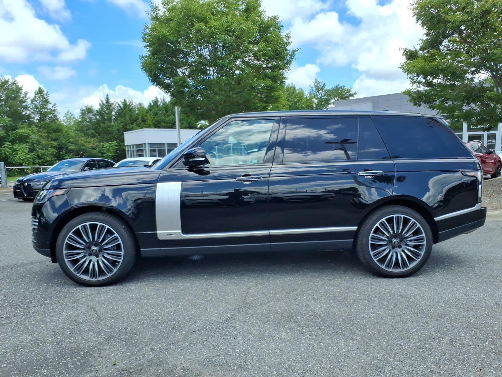 Used 2020 Santorini Black Metallic Land Rover Autobiography image 3