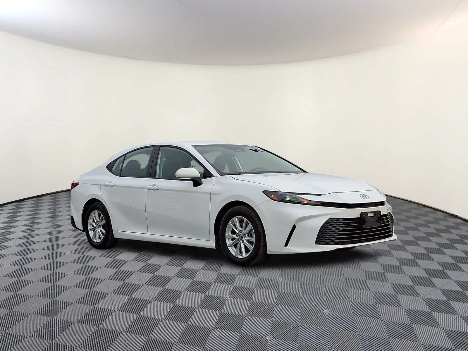 Used 2025 Ice Cap Toyota LE image 4
