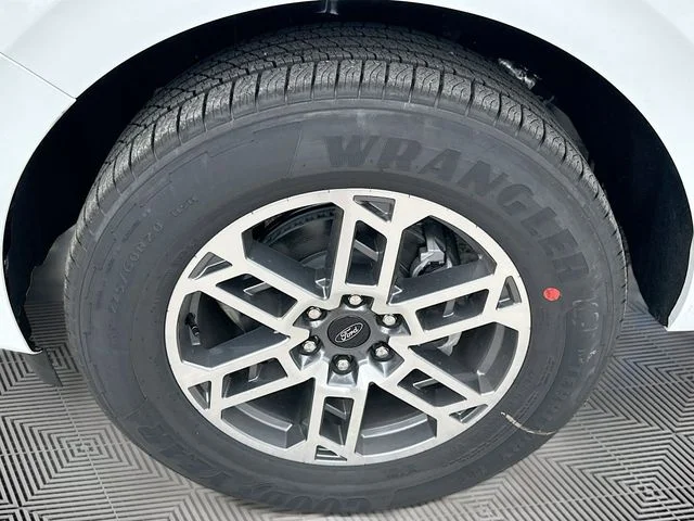 New 2026 Oxford White Ford Active image 18