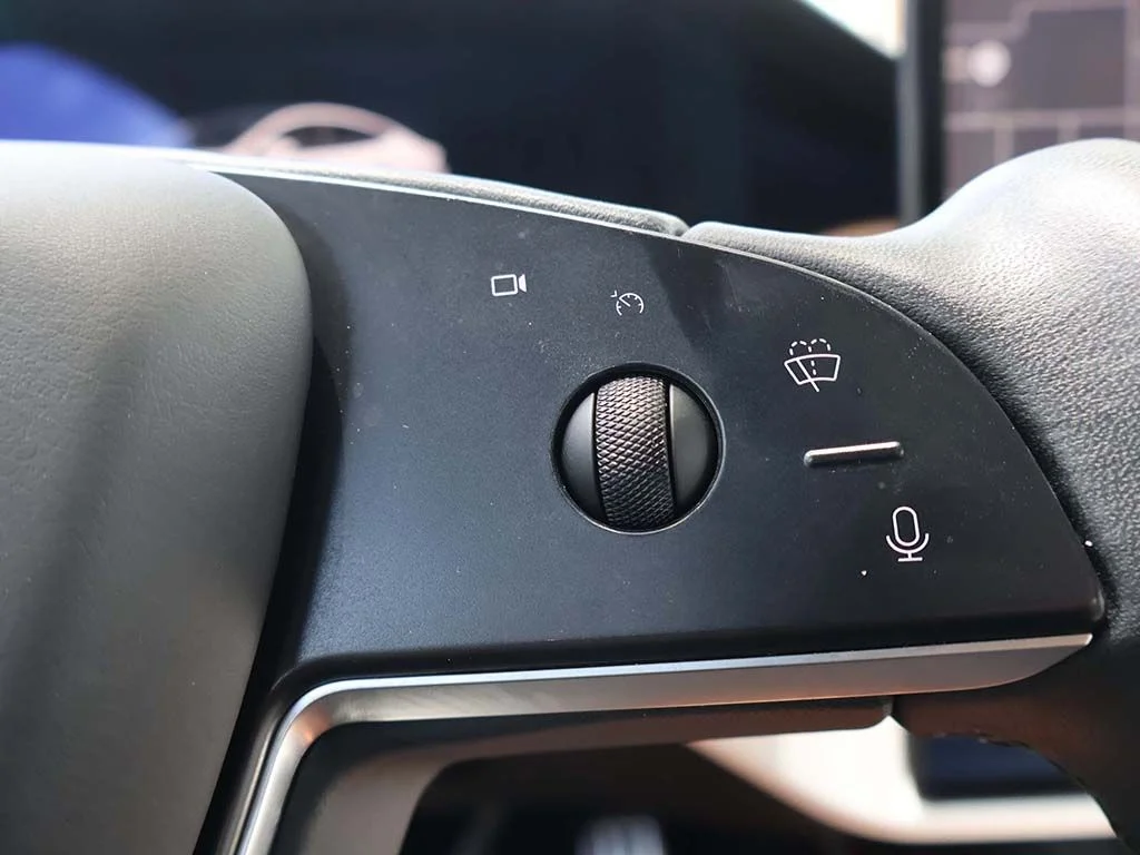 Used 2023 White Tesla Standard Range image 39