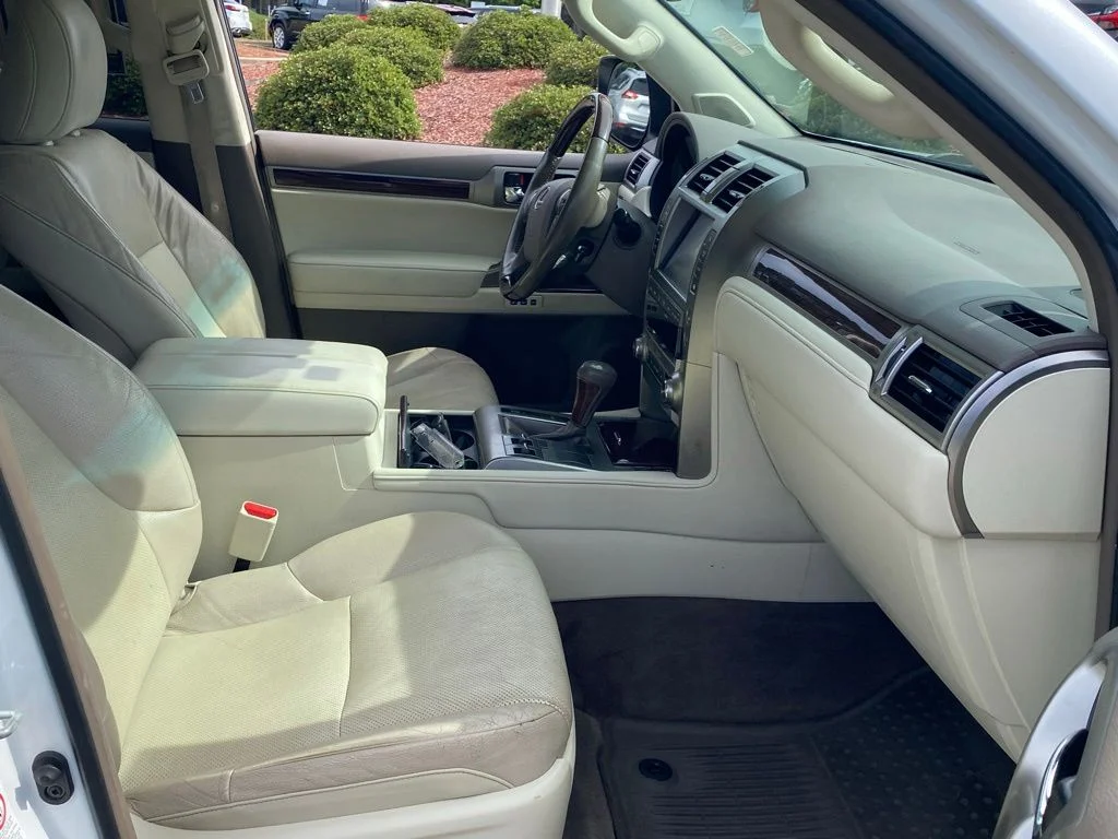 Used 2019  Lexus 460 image 16