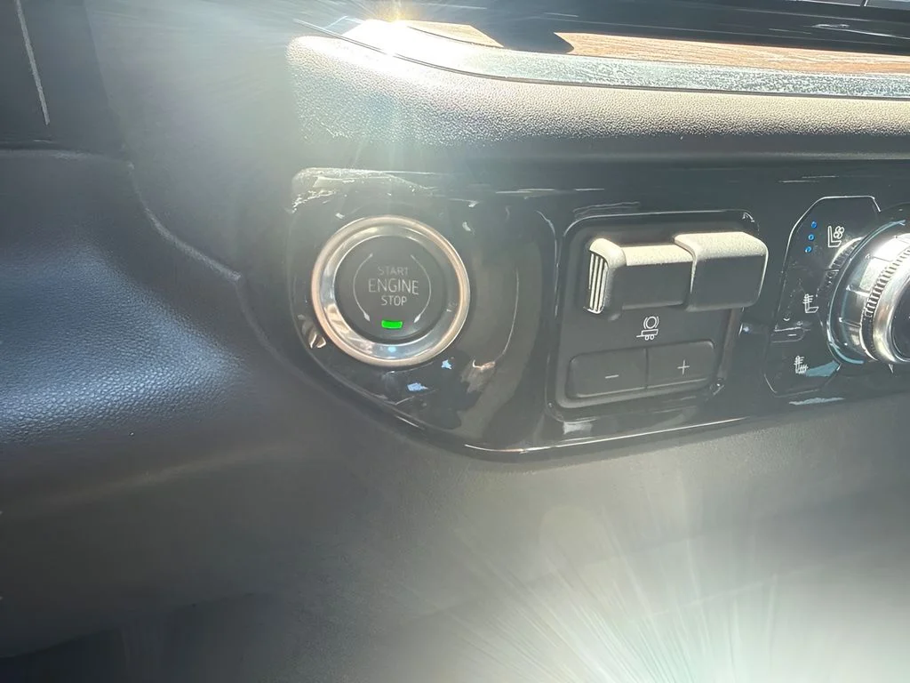 Used 2023 White GMC SLT image 24
