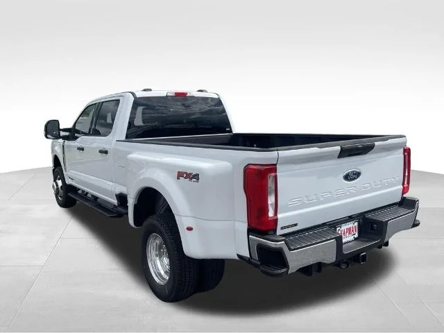 New 2026 Oxford White Ford F-350® XLT image 7