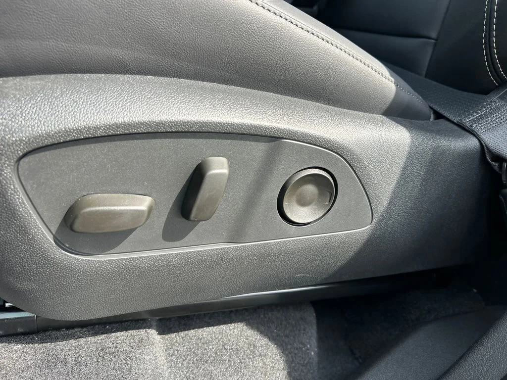 2026 GMC Acadia Elevation - Photo 17
