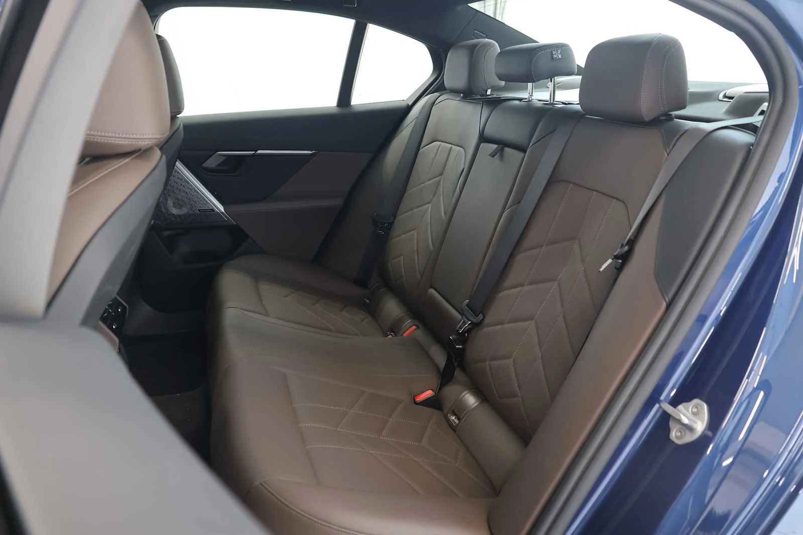 Certified Used 2025 Phytonic Blue Metallic BMW 550e xDrive image 20