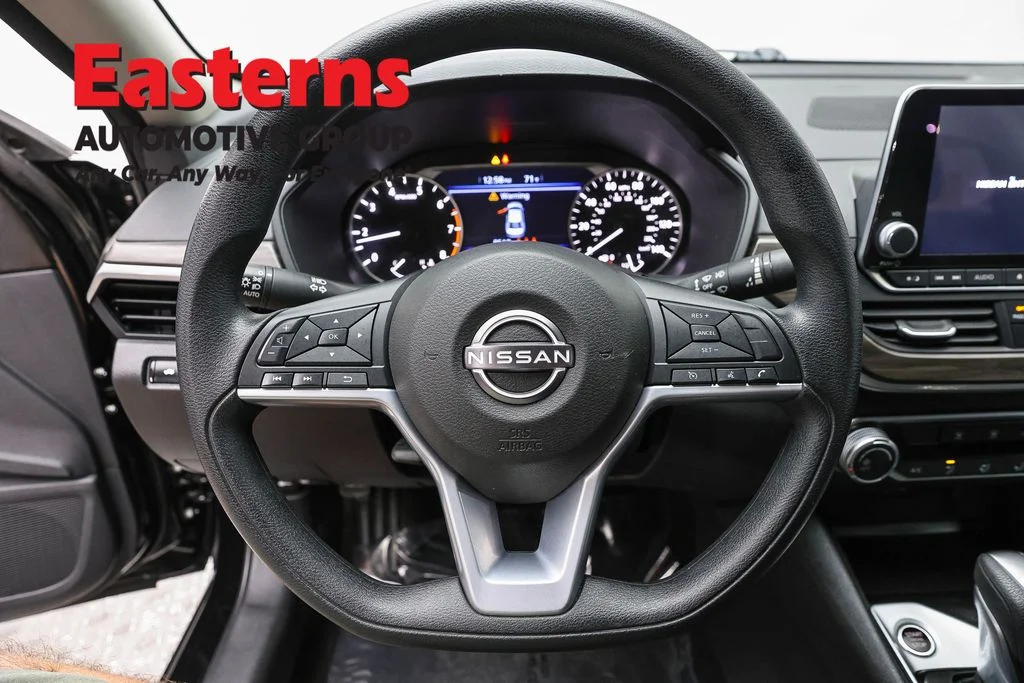 Used 2025 Black Nissan 2.5 SV image 10