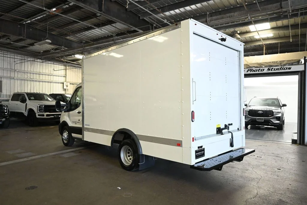 New 2024 Oxford White Ford Base image 6