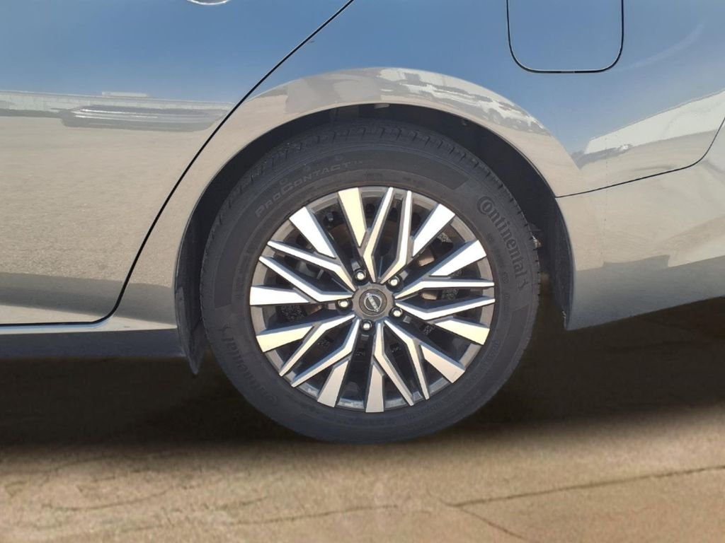 Used 2025 Gray Nissan SV FWD image 24
