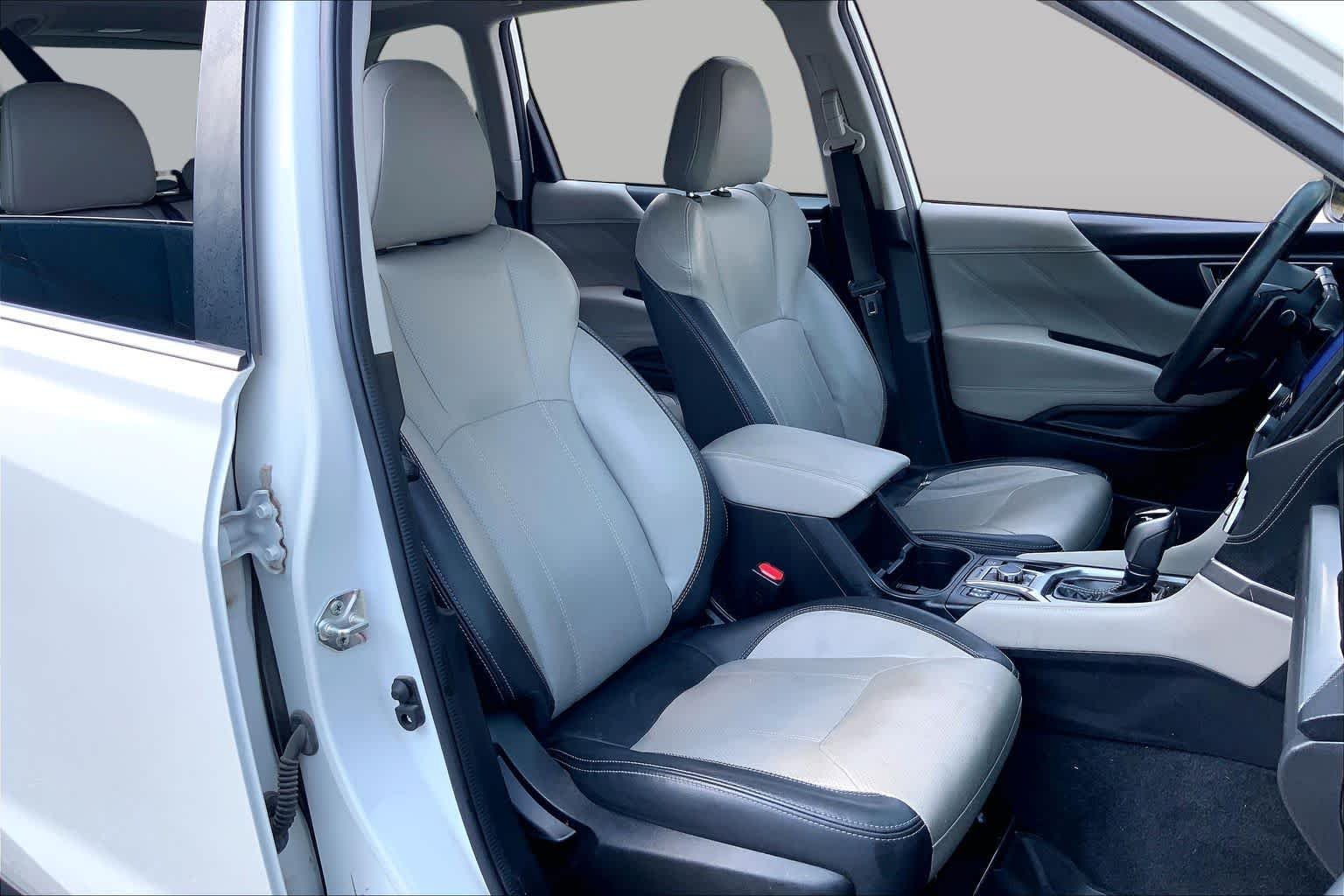 Used 2021 Crystal White Pearl Subaru Limited image 9