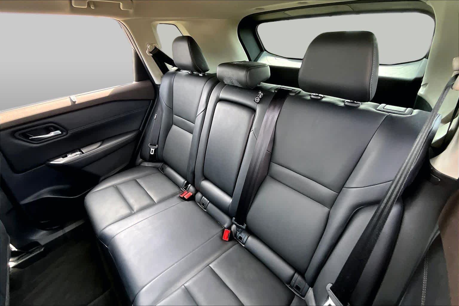 Used 2023 Boulder Gray Pearl/Super Black Nissan SL image 19