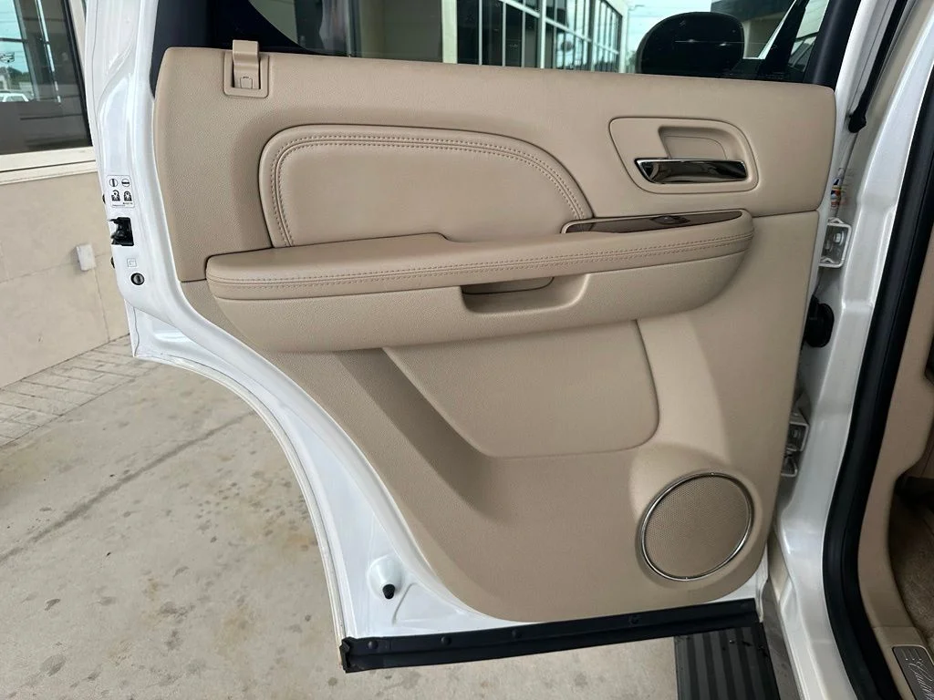 Used 2011 White Cadillac Premium image 24