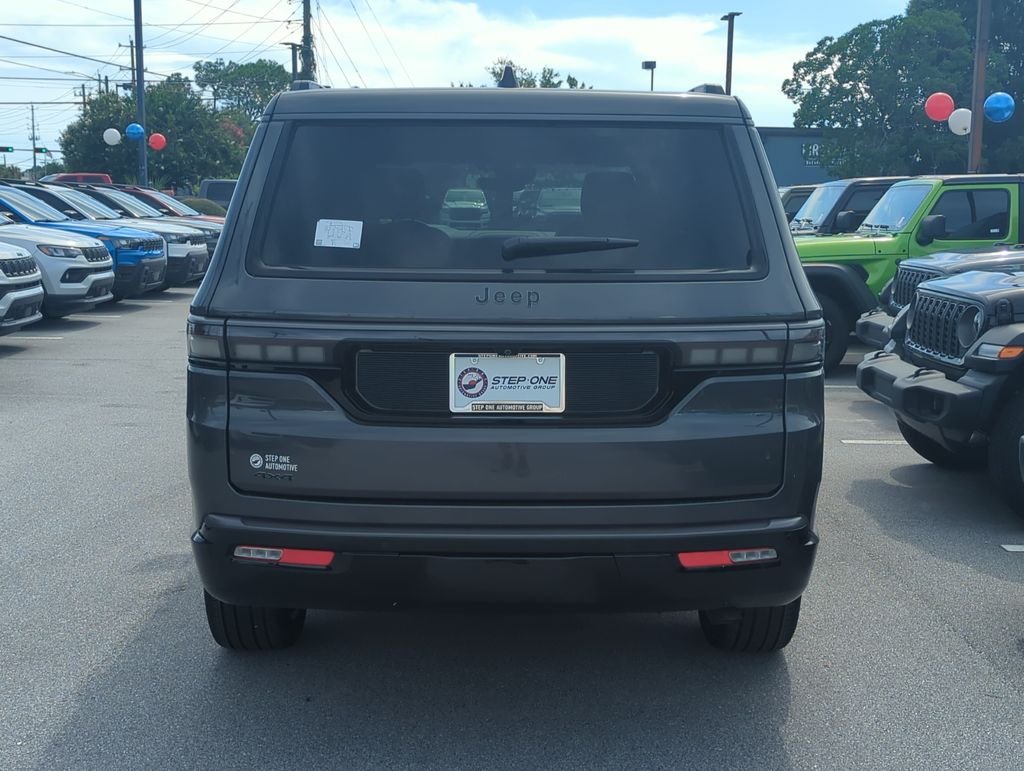 New 2026 Baltic-Gray Metallic Clear-Coat Exterior Paint Jeep Limited Reserve image 6