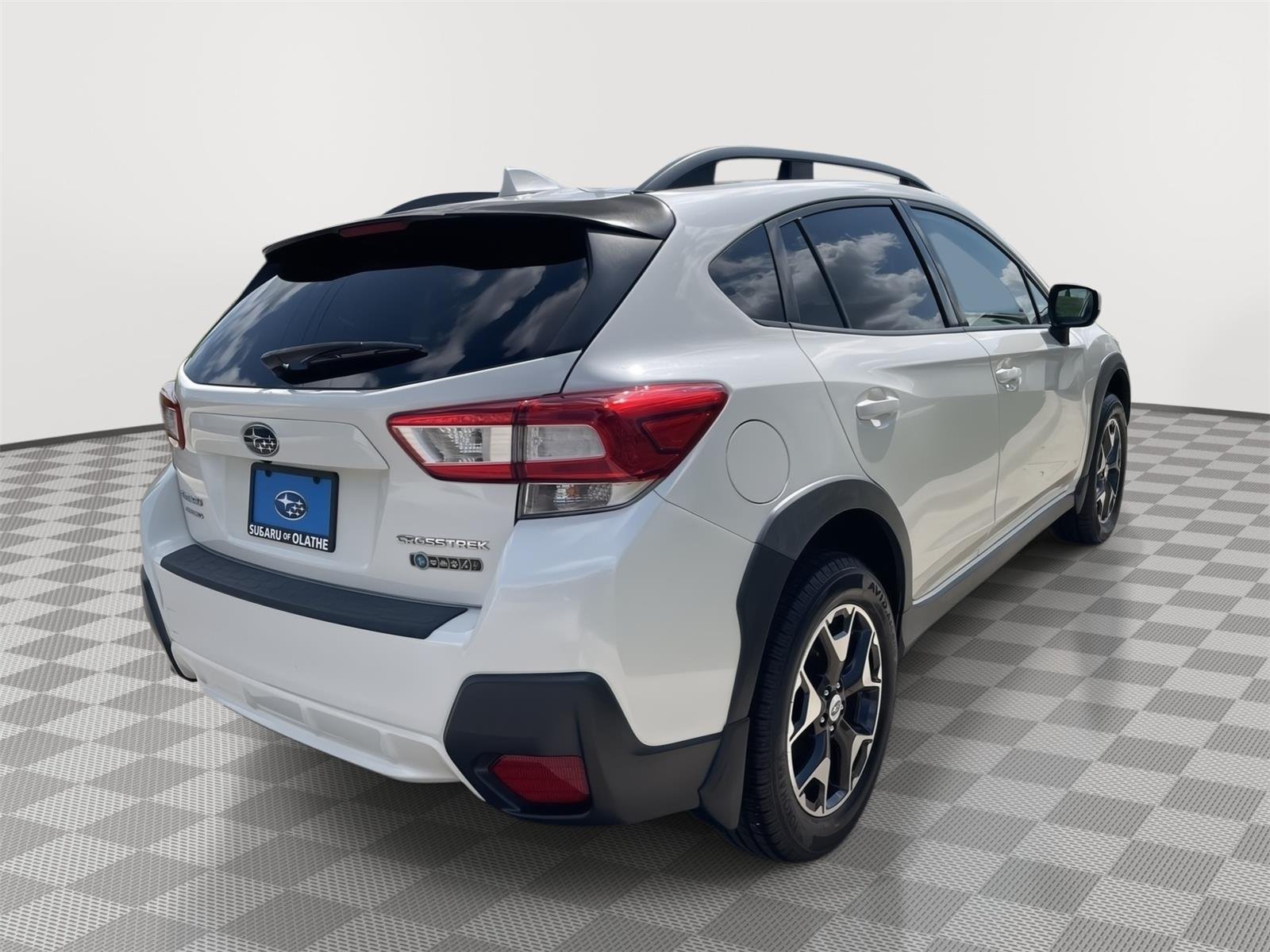 Used 2018 Crystal White Pearl Subaru Premium image 15