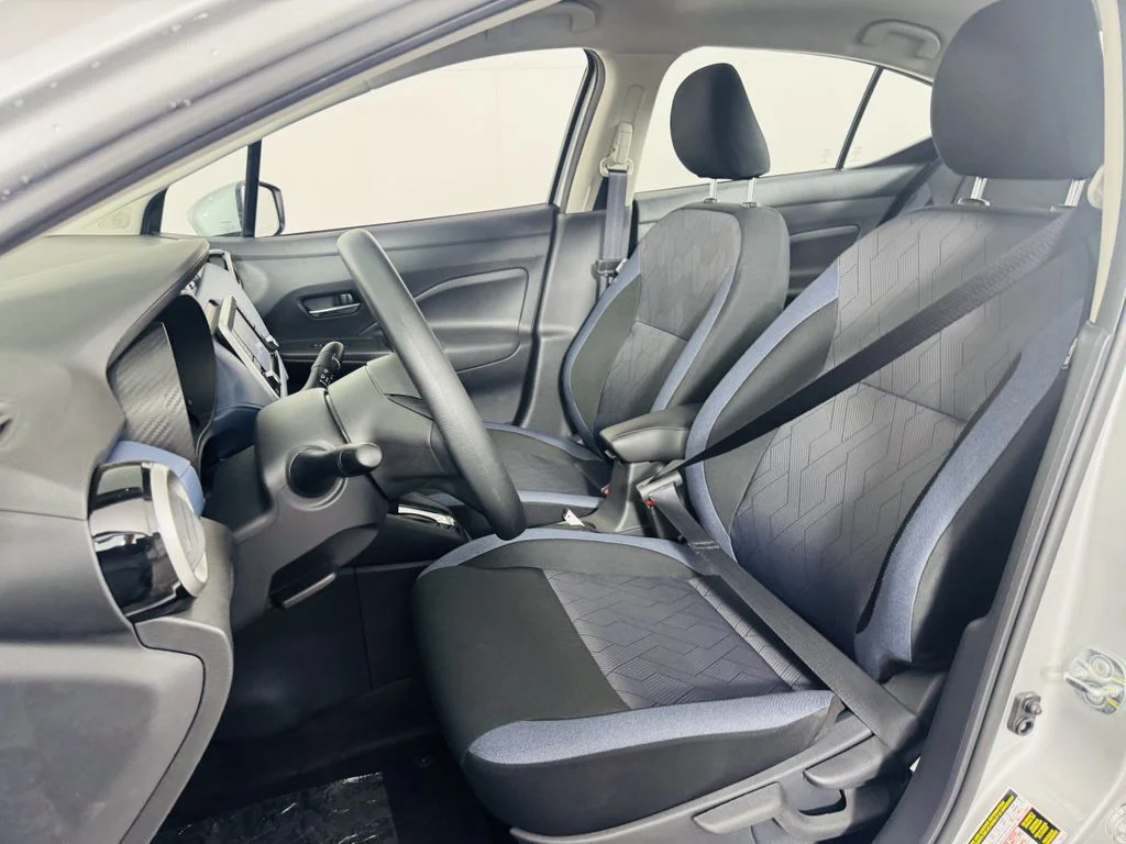 Used 2025 Silver Nissan 1.6 SV image 6