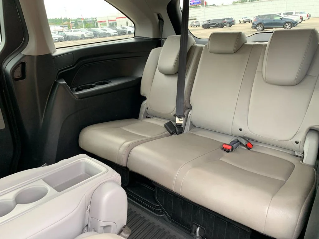 Used 2022 Silver Honda EX-L image 18