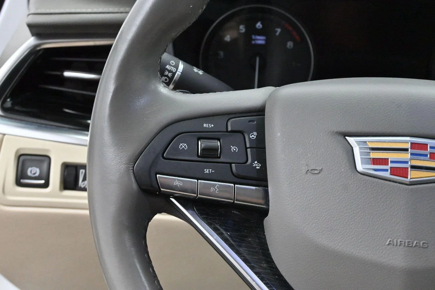 Used 2020 CRYSTAL WHITE TRICOAT Cadillac AWD Premium Luxury image 17