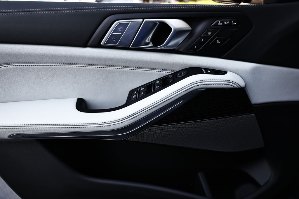 New 2027 Skyscraper Grey Metallic BMW xDrive40i image 15