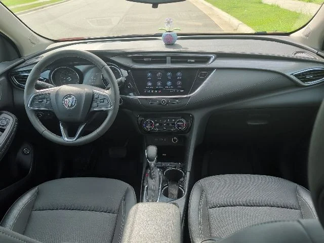 Used 2023  Buick Select image 12