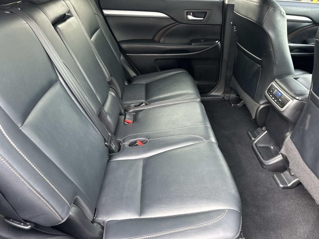 Used 2018 Black Toyota XLE image 7