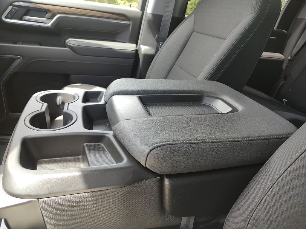 Used 2025 White Chevrolet LT image 34