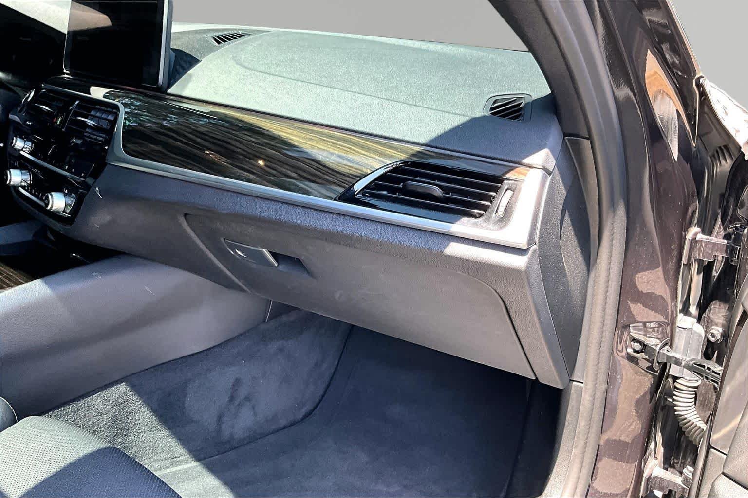 Used 2022 Dark Graphite Metallic BMW 530i image 19