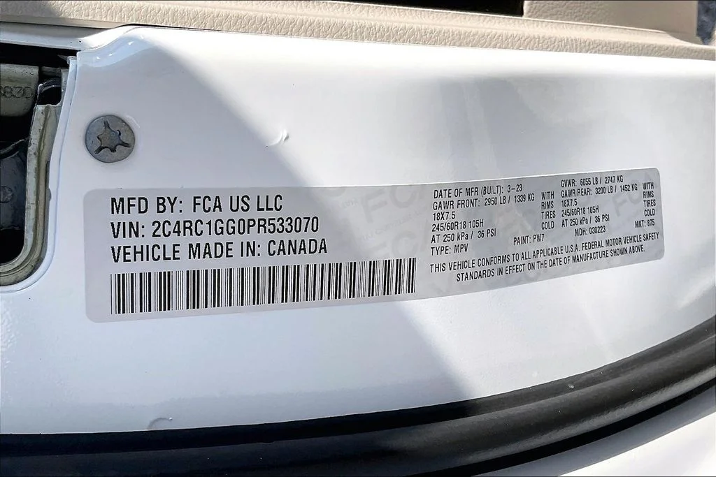 Used 2023 White Chrysler Limited image 16