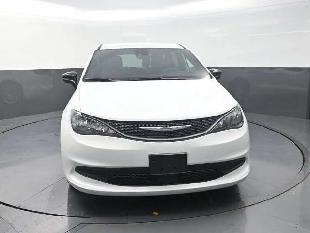 New 2027 Bright White Clear-Coat Paint Chrysler LX image 3