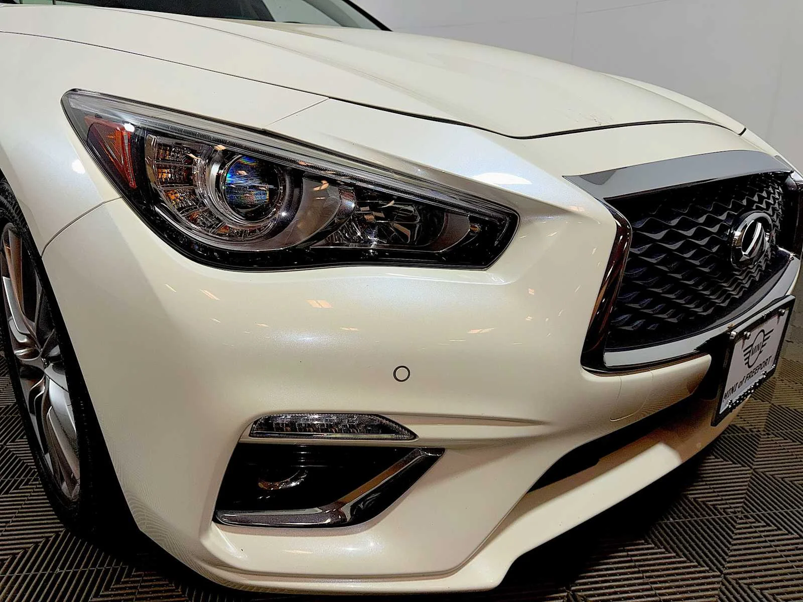 Used 2023 Majestic White INFINITI LUXE image 25
