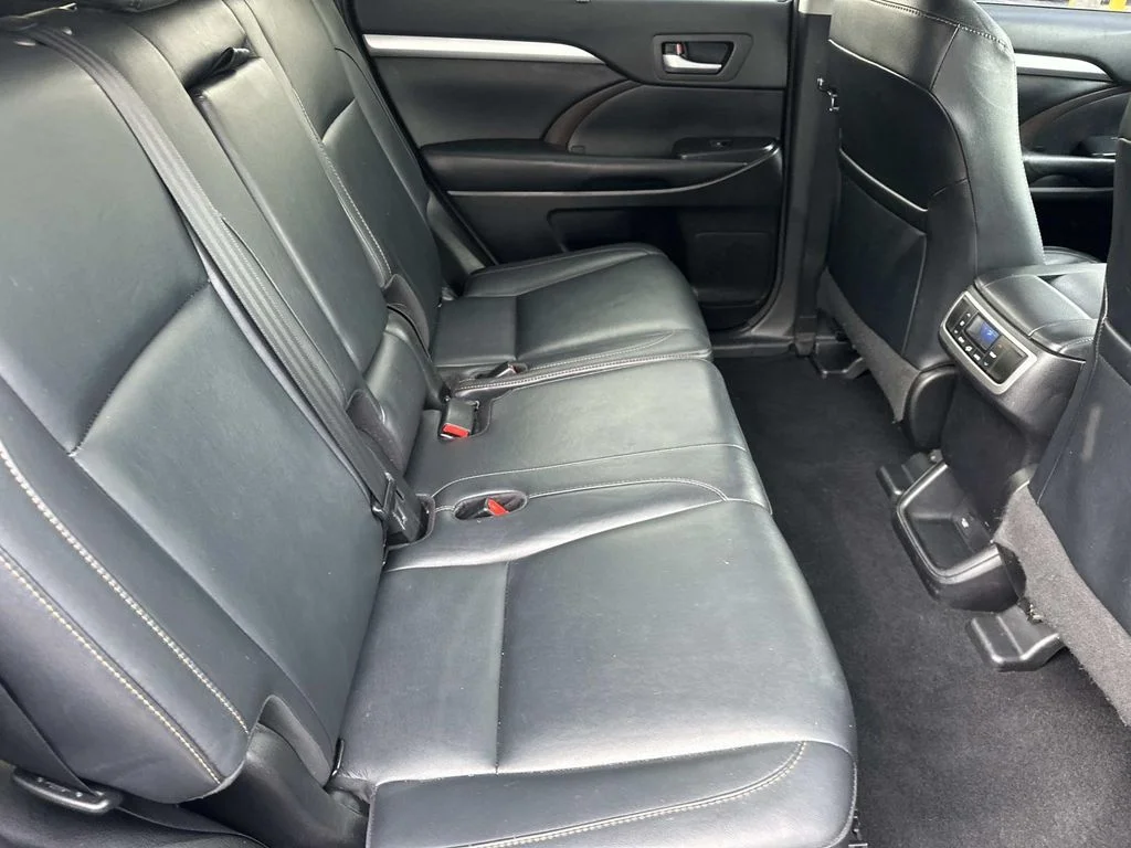 Used 2018 Black Toyota XLE image 7