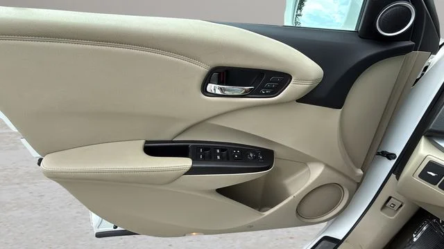 Used 2016  Acura Base image 19
