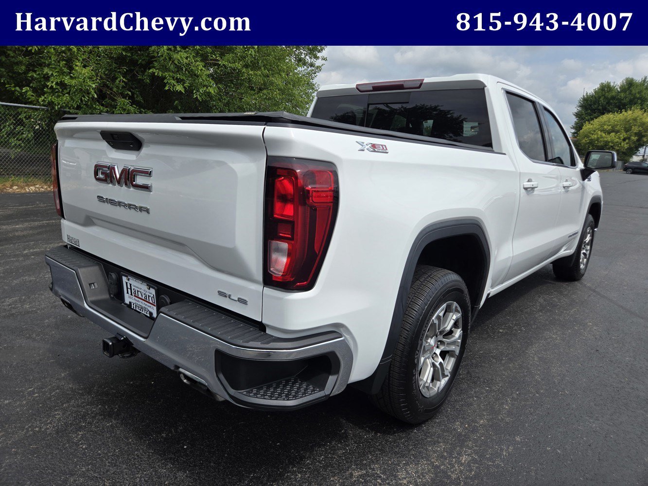 Used 2020 SUMMIT WHITE GMC SLE image 4