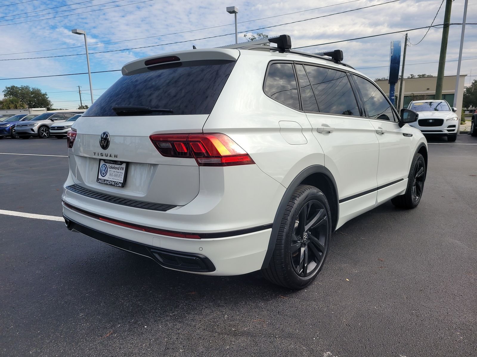 2023 Volkswagen Tiguan SE R-LINE BLACK - Photo 6