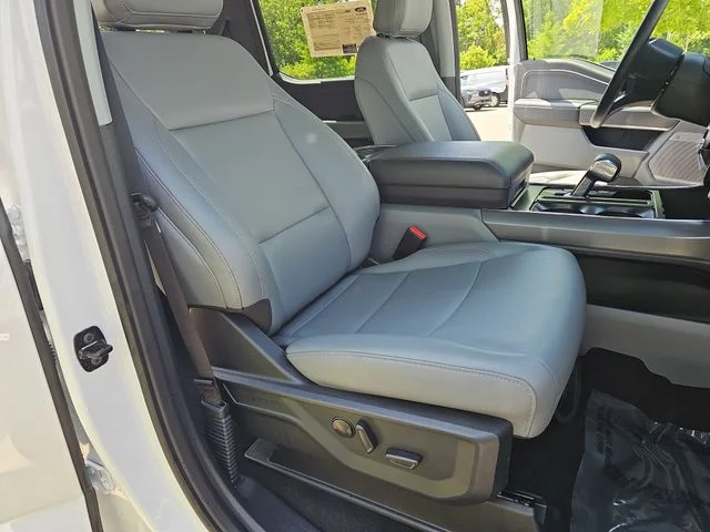 Used 2025 White Ford Flash image 10