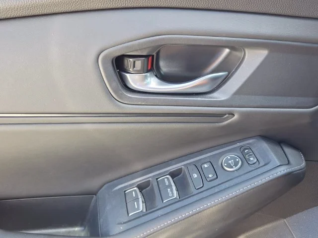 Used 2025  Honda Sport image 30