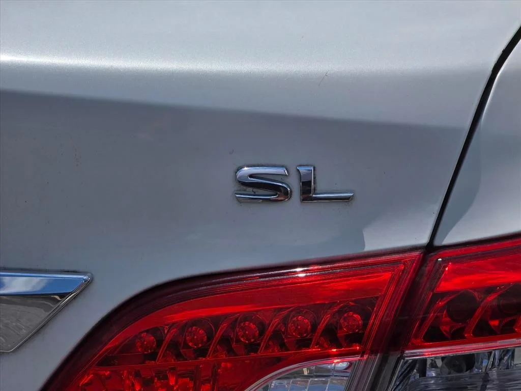 Used 2013 White Nissan SL image 14