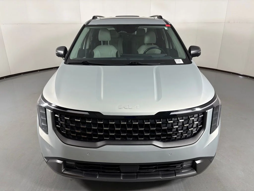 Used 2025 White Kia SX Prestige image 3