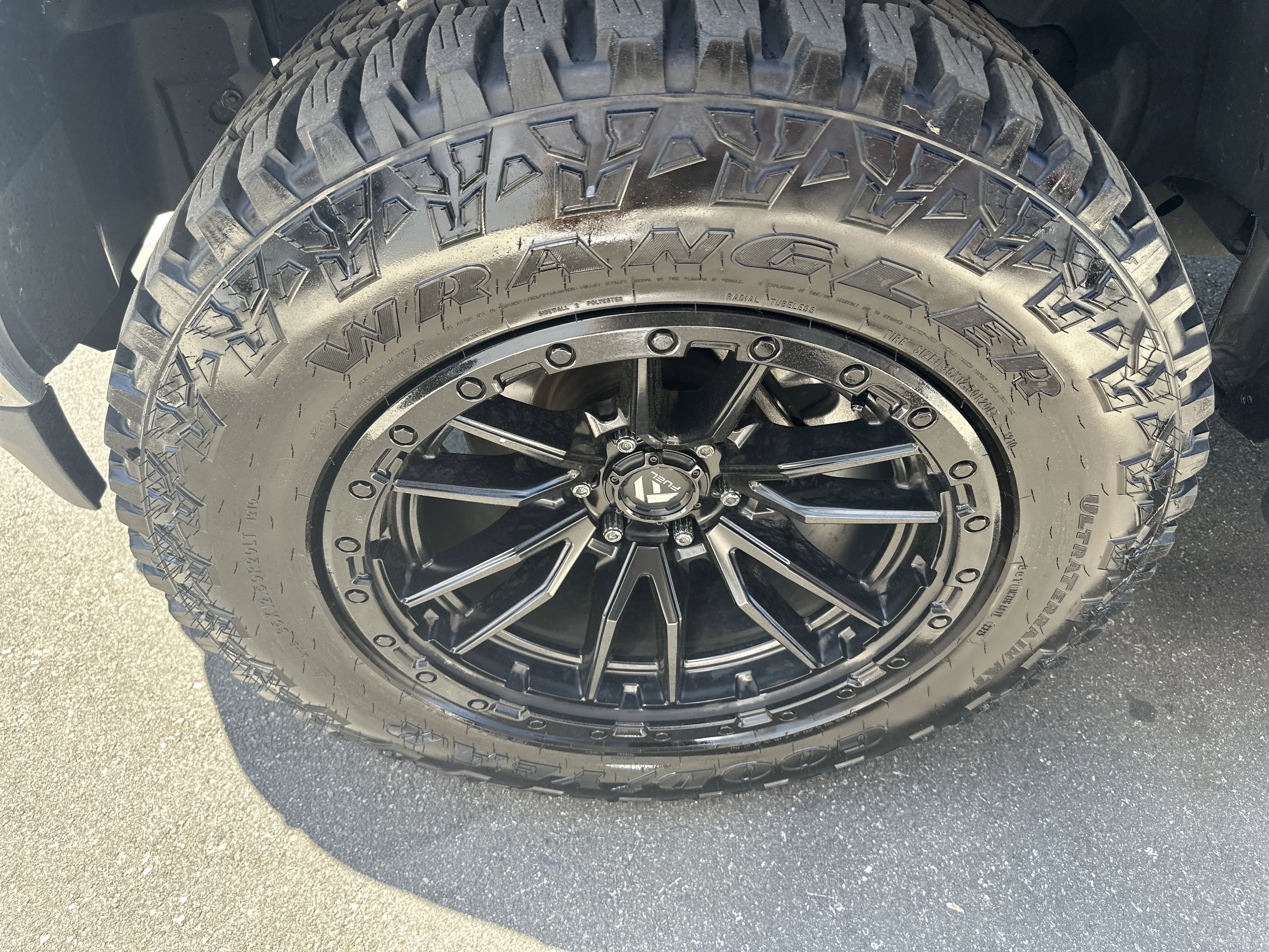 Used 2020 Diamond Black Crystal Pearlcoat Ram Laramie image 42