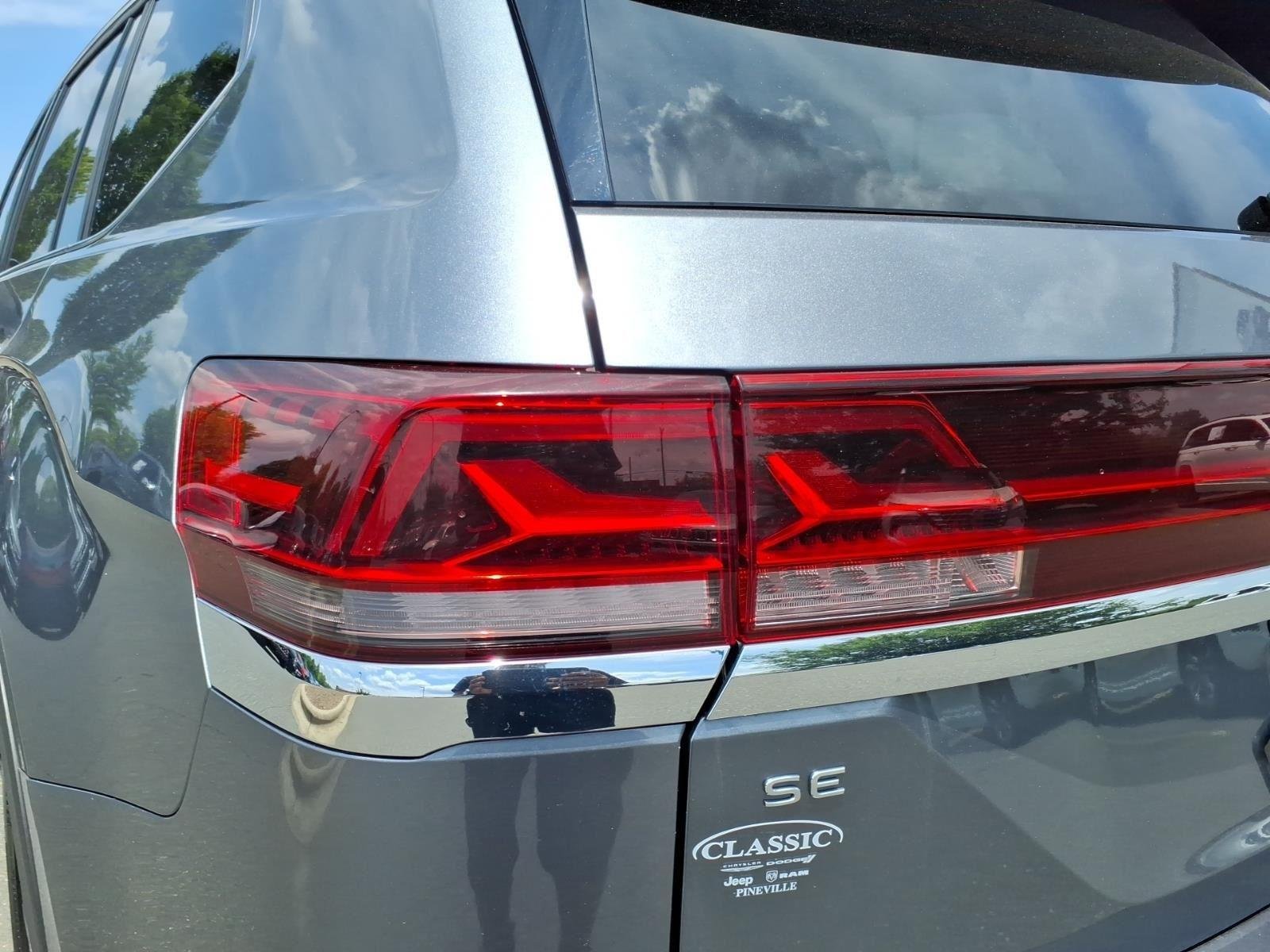 Used 2025 GRAY VOLKSWAGEN SE image 16