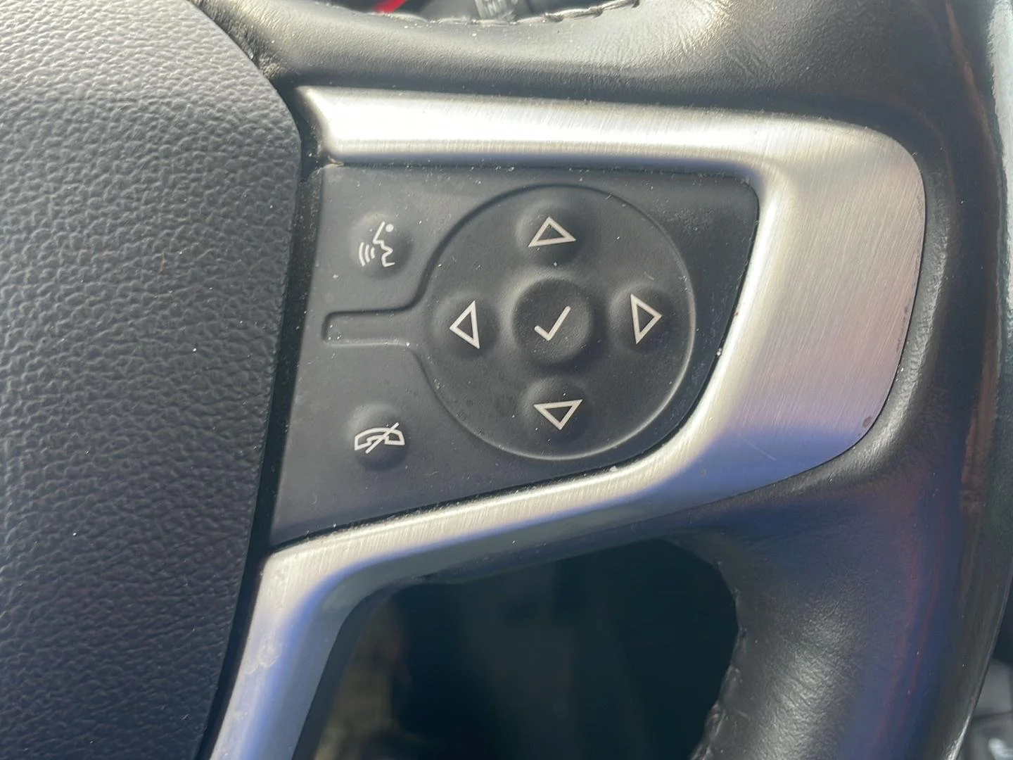 Used 2019 Quicksilver Metallic GMC SLE image 4