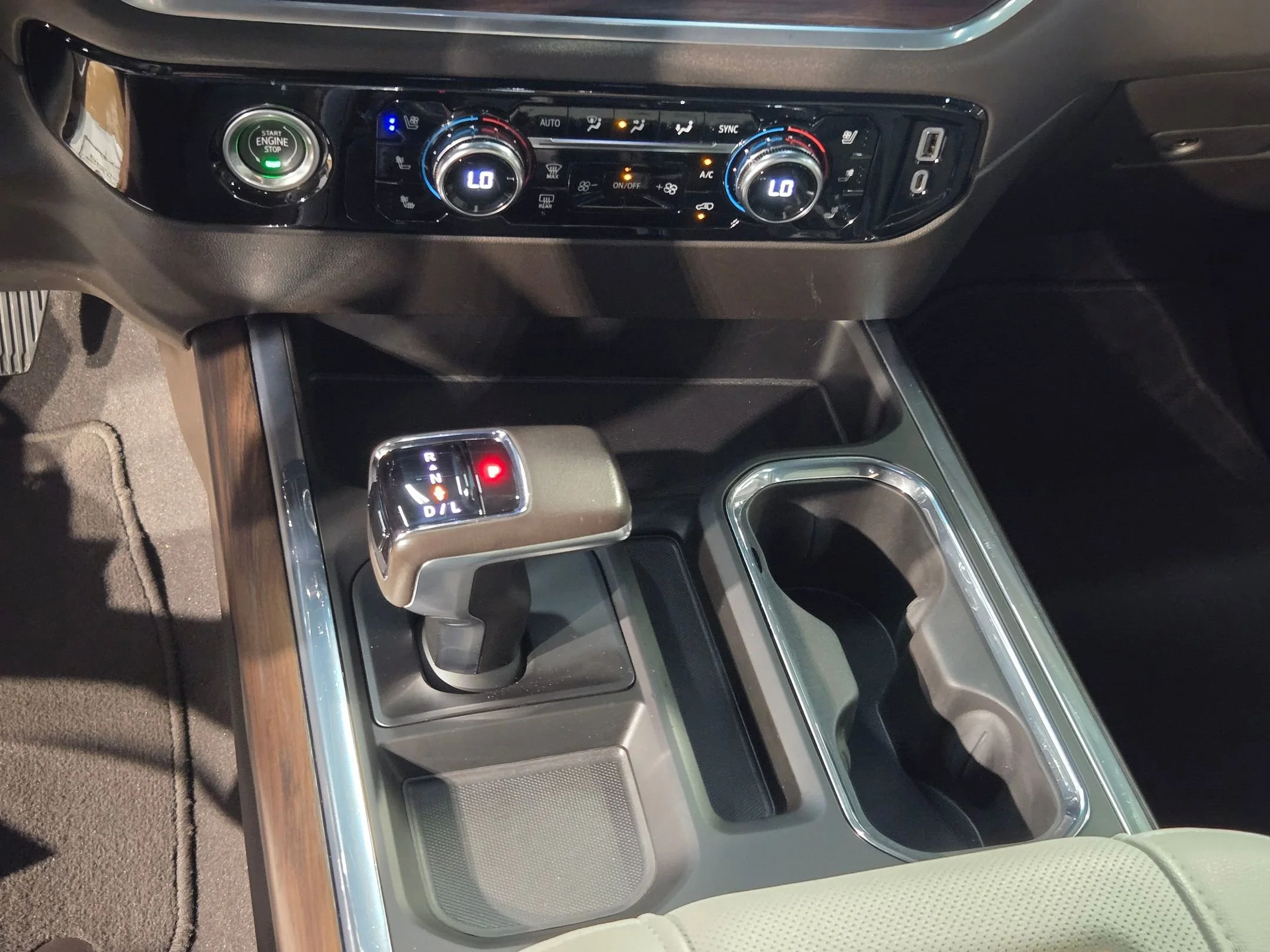 Used 2022 Pacific Blue Metallic GMC SLT image 32