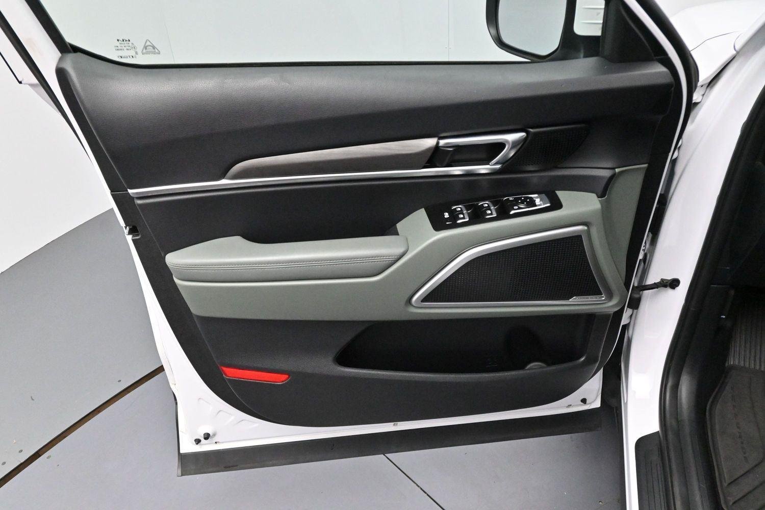 Used 2023 Glacial White Pearl Kia EX X-Line image 13