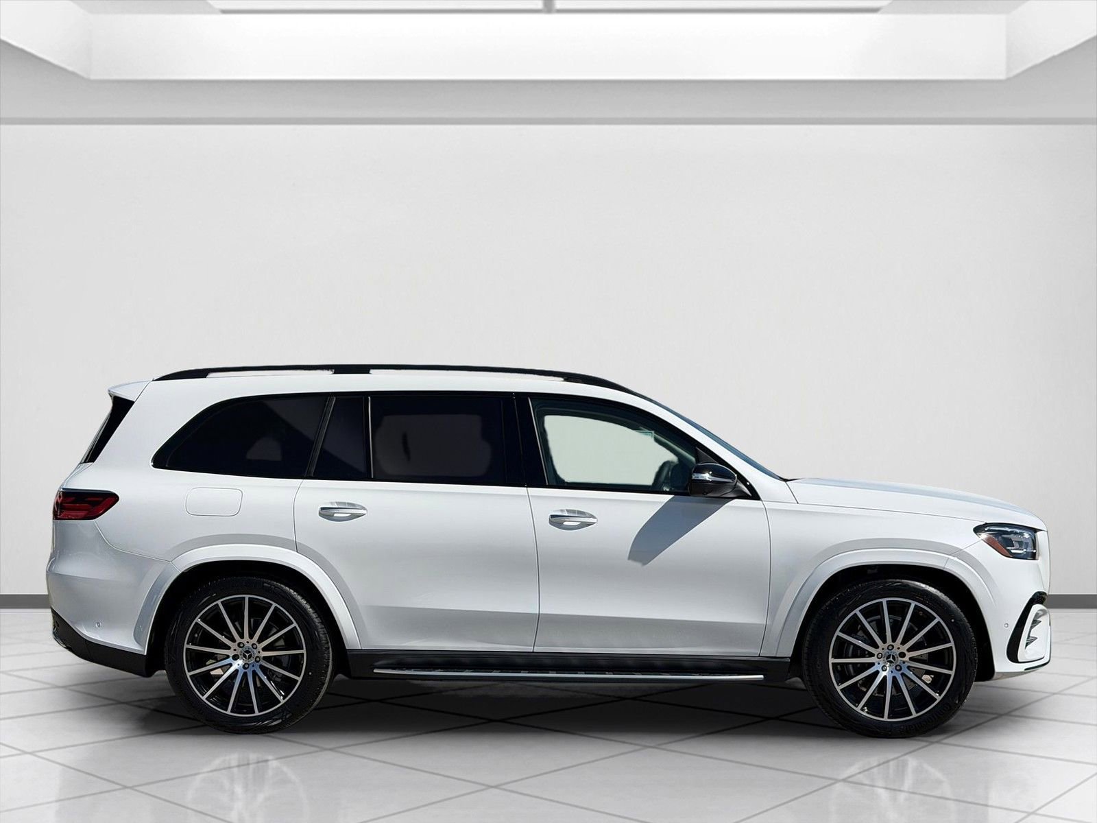 New 2026 MANUFAKTUR Moonlight White Metallic Mercedes-Benz GLS 450 image 27