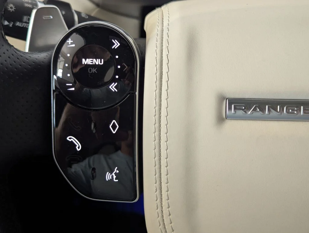 Used 2022 Black Land Rover HSE Silver Edition image 38