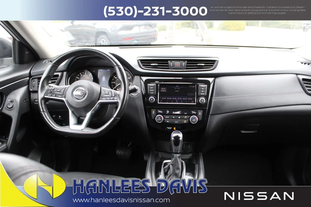 Used 2018 Silver Nissan SL image 18