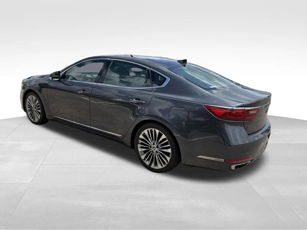 Used 2018 Gray Kia Limited image 3
