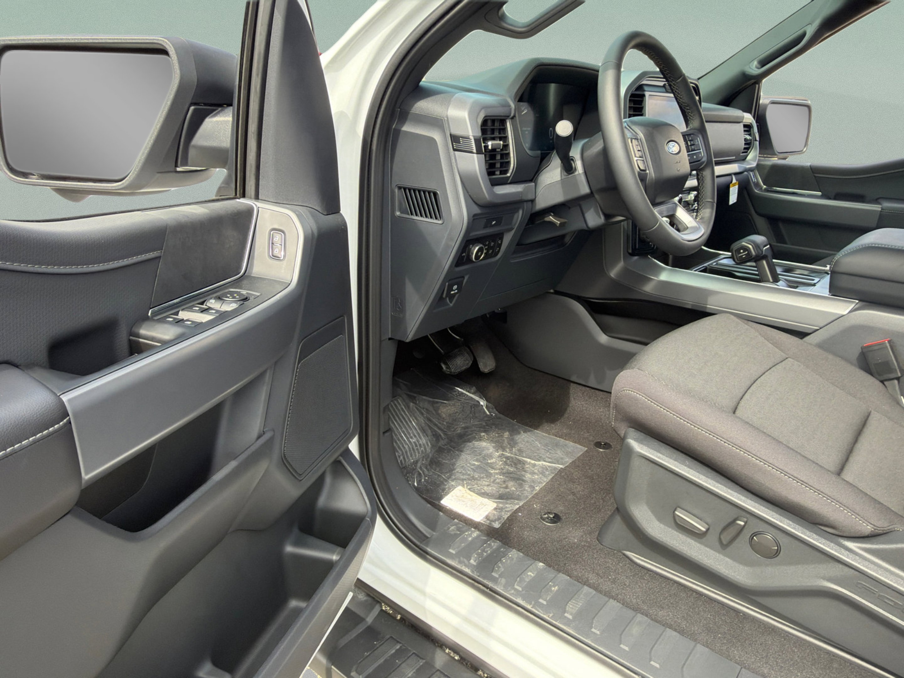 New 2026 Oxford White Ford XLT image 21